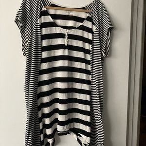 Black & cream striped lane Bryant top size 22/24